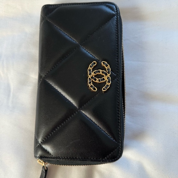 Authentic Chanel Wallet - Picture 2 of 7